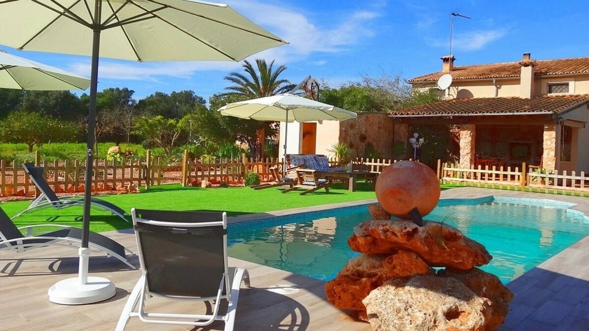 Son Antem Villa | Quaint Countryside Villa, Private Pool, just 1 km to Son Antem Golf and 8 km to S'Arenal Beach !