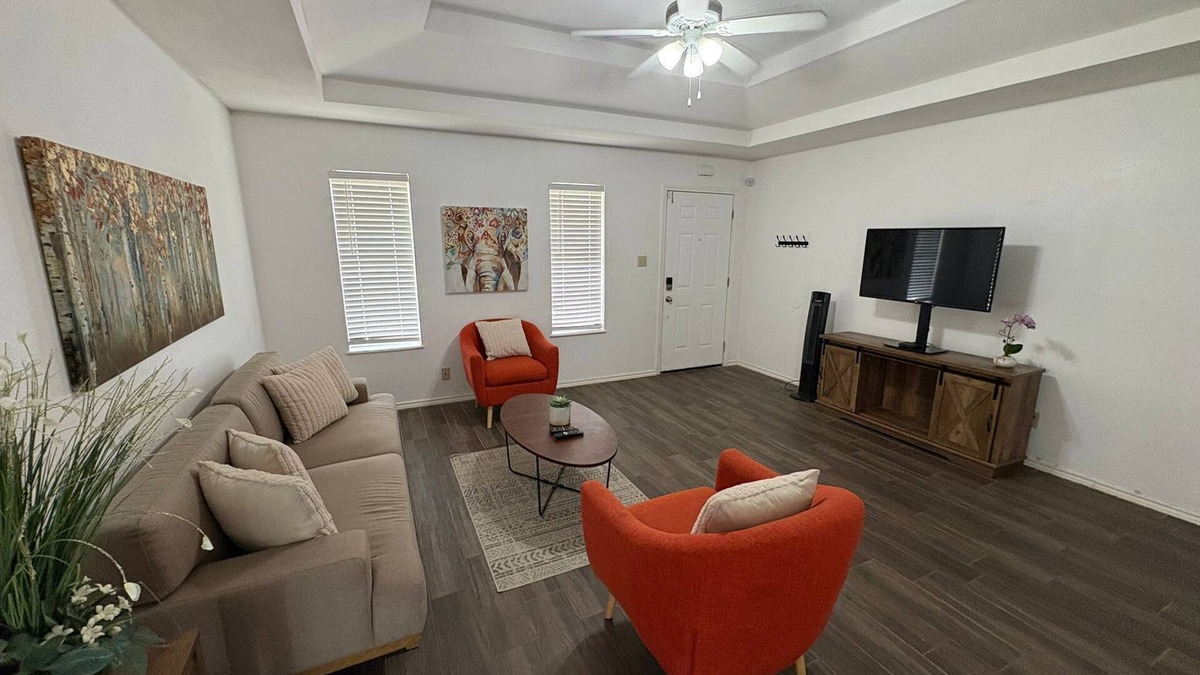 Harlingen House | Quaint & Cozy 3BR - pets welcome!