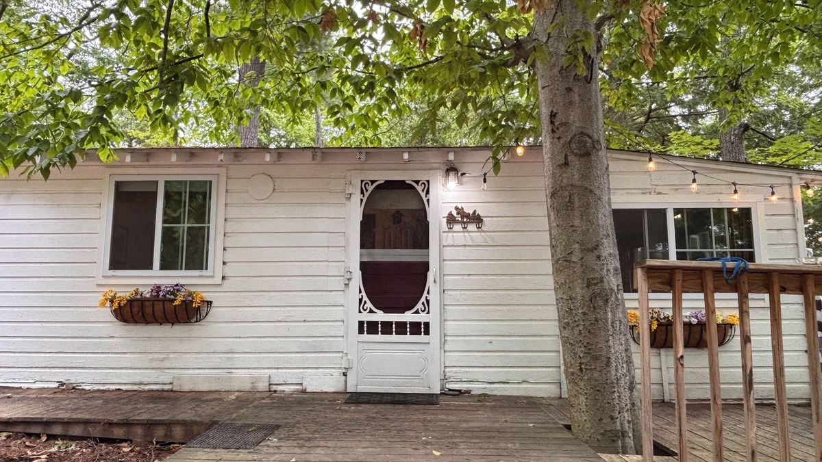 Traverse City Cabin | Quaint, Cozy Cabin