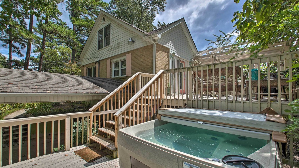 Hot Springs Cottage | Quaint & Cozy Cottage in Heart of Hot Springs