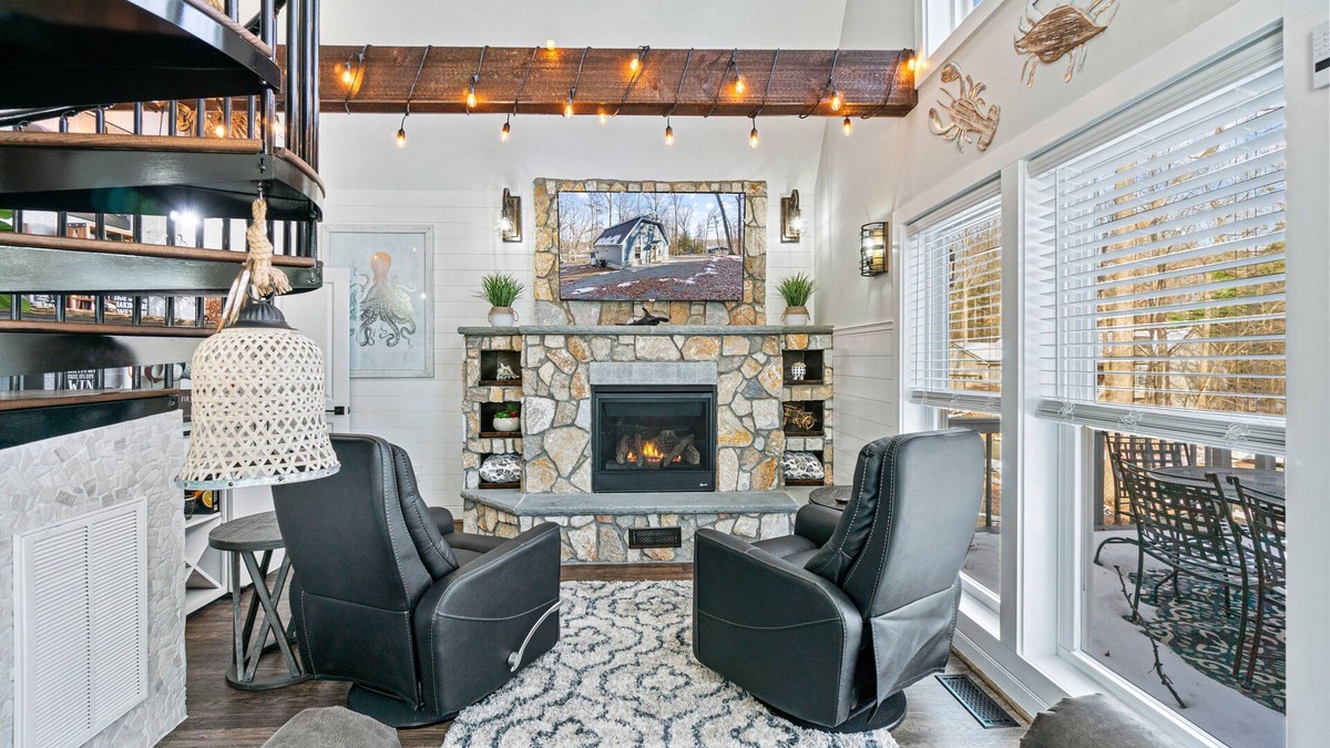 Locust Grove Cottage | Quaint & Cozy LakeView Cottage - Lake of the Woods