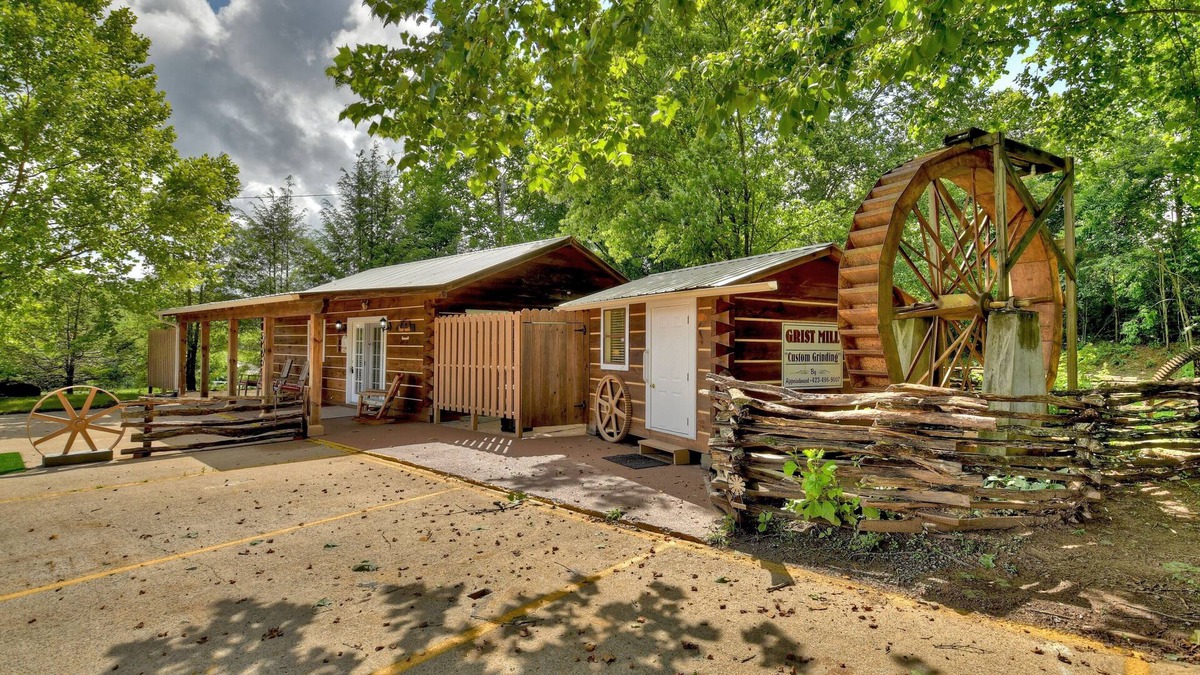 Copperhill Cabin | Quaint & Cozy Millhouse with Working Water Wheel