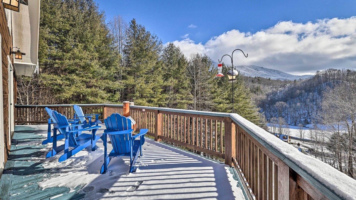 Creston Cabin | Quaint Creston Hideaway w/Mtn Views & Hot Tub!