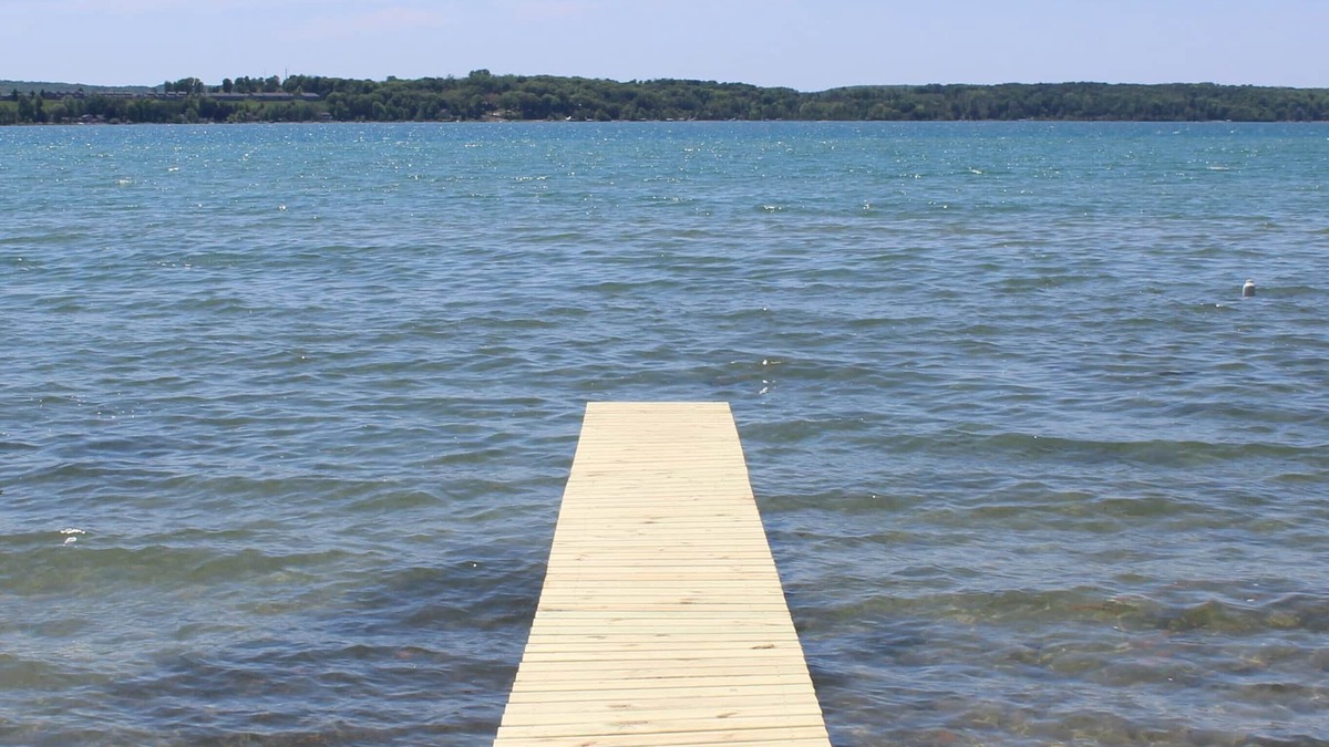 Beulah Cottage | Quaint Crystal Lake Cottage