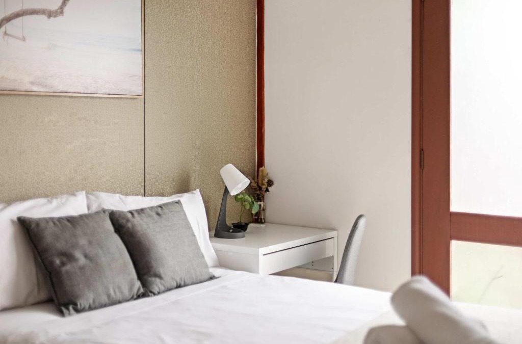 Milperra House | Quaint Double Room - Private Spot at Milperra - Shared Bathroom