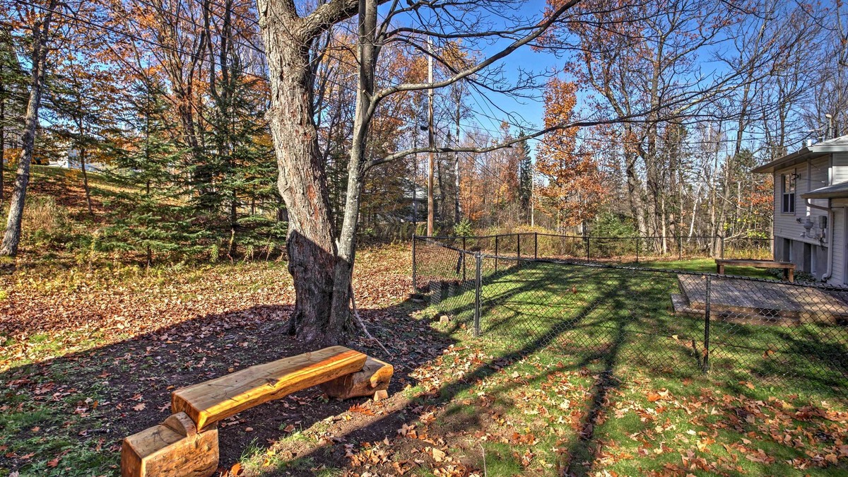 Kenwood Cottage | Quaint Duluth Hideaway w/Private Fenced-in Yard!
