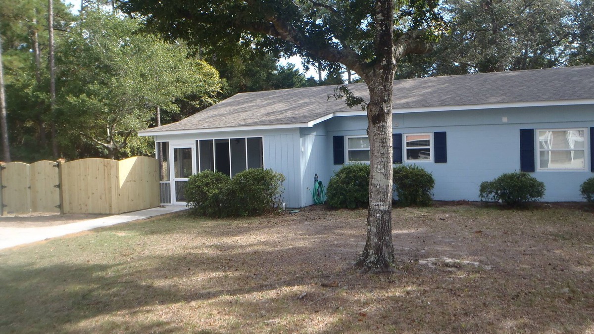 Tranquil Harbour Cottage | Quaint Duplex Cottage - Sleeps 4 - Great Location