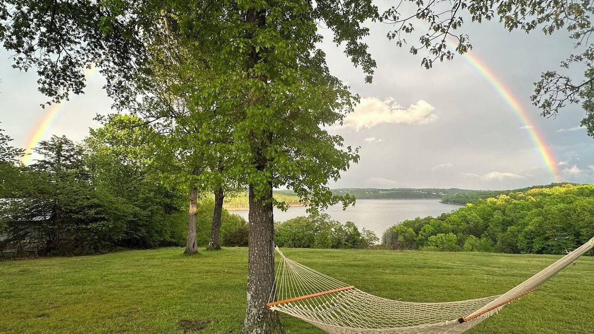 Gamaliel Cabin | Quaint Family, Couples Cottage ON The Lake! Stunning View, Near Marinas, Trails