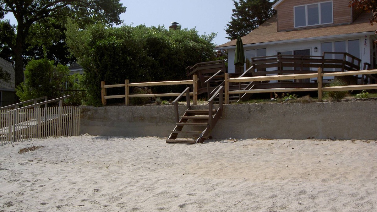 Jamesport House | Quaint Family-sized Home w/private beach — 5 minutes from wineries!