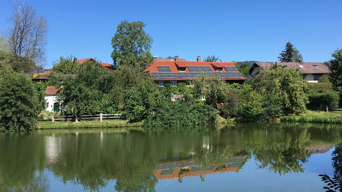 Falkenfels House | Quaint farmhouse in an idyllic location between a knight's castle and bathing pond
