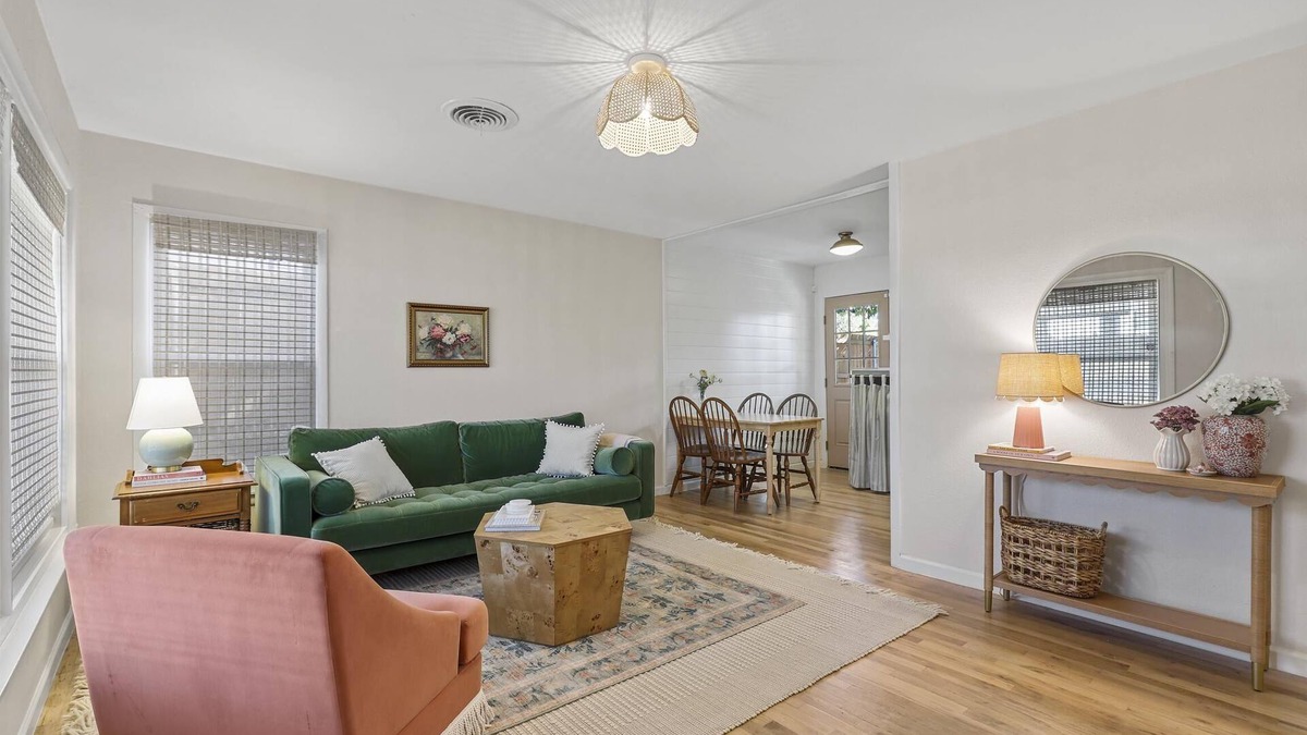 Fort Worth House | Quaint Fort Worth Cottage near TCU, Dickies Arena, & Stockyards