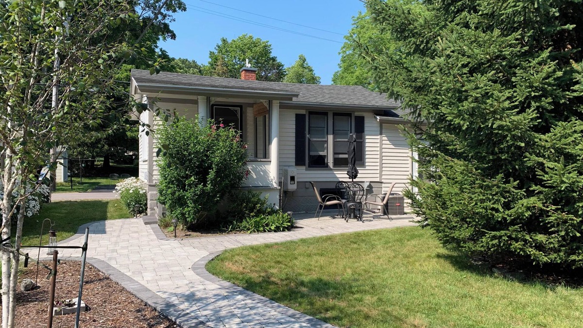 Frankfort Cottage | Quaint Frankfort Cottage - Short walk to beach