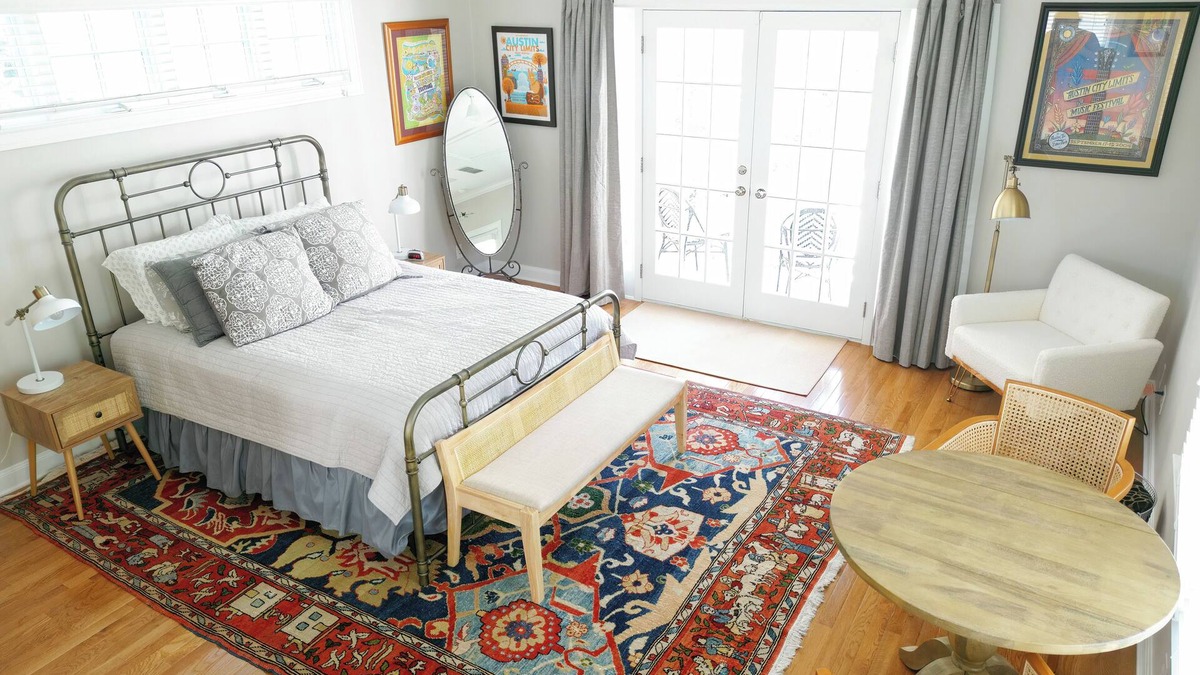 Pemberton Heights Apartment | Quaint garage apartment studio in quiet historic west Austin neighborhood.