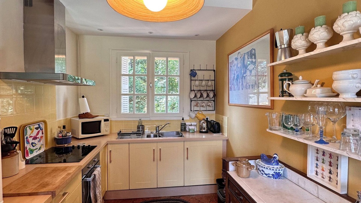 North district House | Quaint Gatehouse in Niort - Close To Town Center