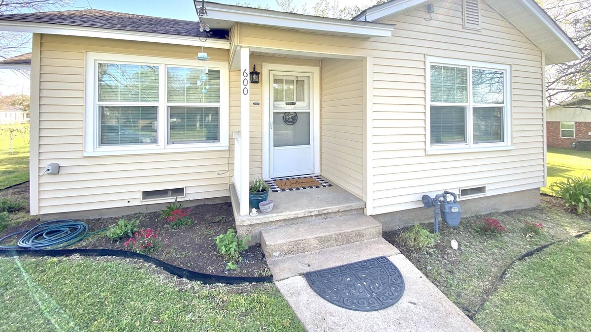 Caldwell House | Quaint Getaway in the ♥️ of Caldwell