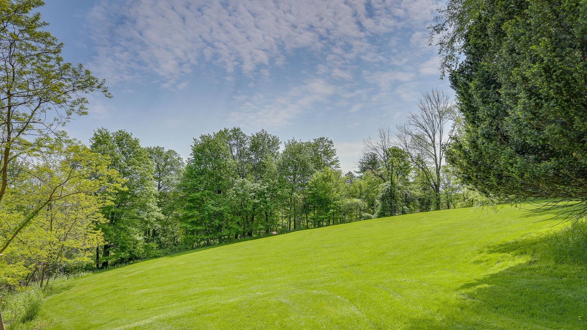 Goshen House | Quaint Goshen Apartment w/ Patio!