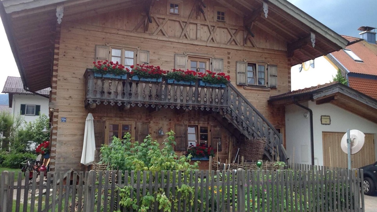Garmisch-Partenkirchen Apartment | Quaint holiday apartment with hut flair in Garmisch-Partenkirchen