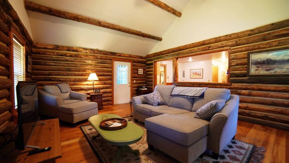 Victor House | Quaint Historic Log Cabin near Victor, Between Grand Targhee and Jackson