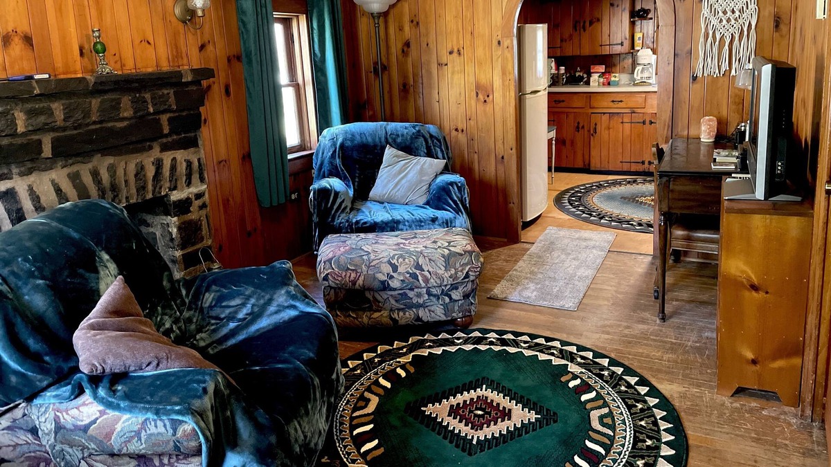 Moravian Falls Cabin | Quaint, historic, comfy LOG CABIN on a stream! Propane fireplace w/cosy fire!