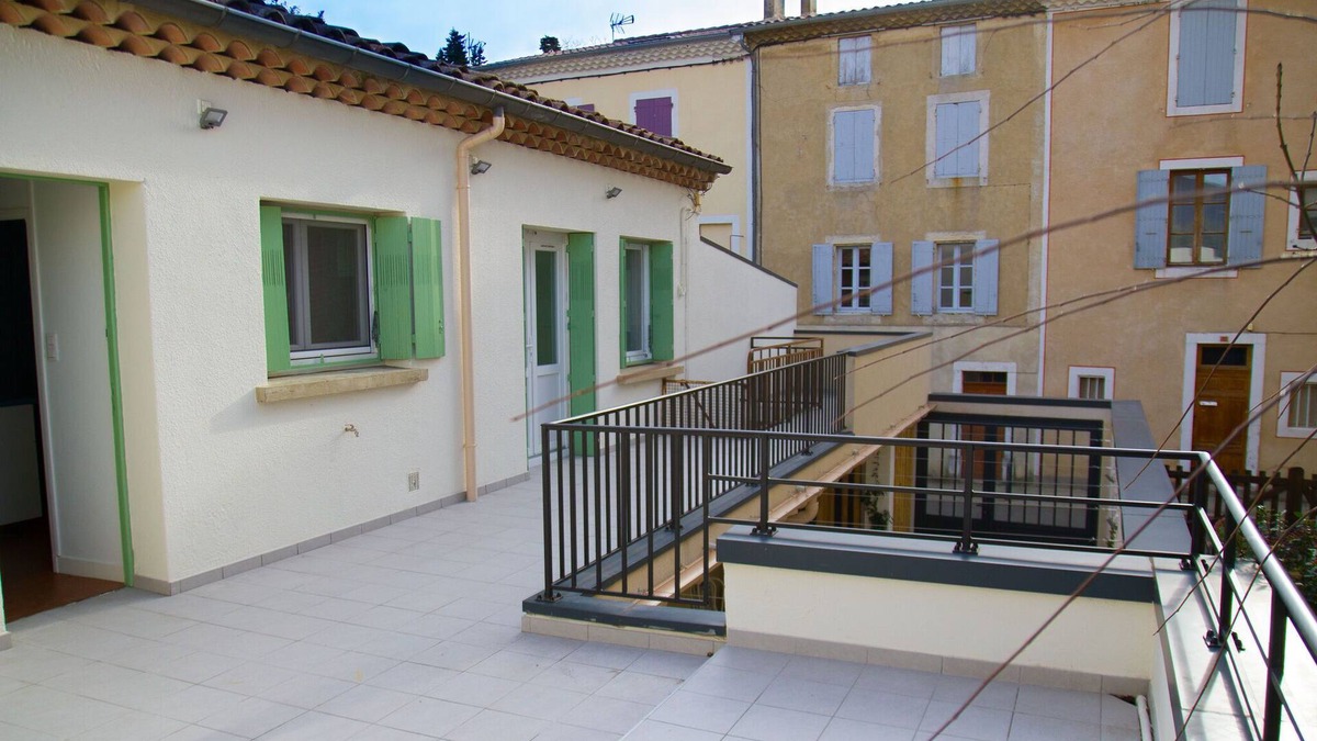 Dieulefit House | Quaint Holiday Home in Dieulefit with Hot Tub