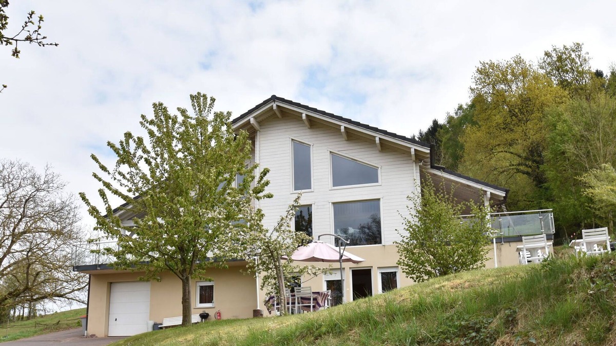 Varsberg House | Quaint Holiday Home in Varsberg with Terrace