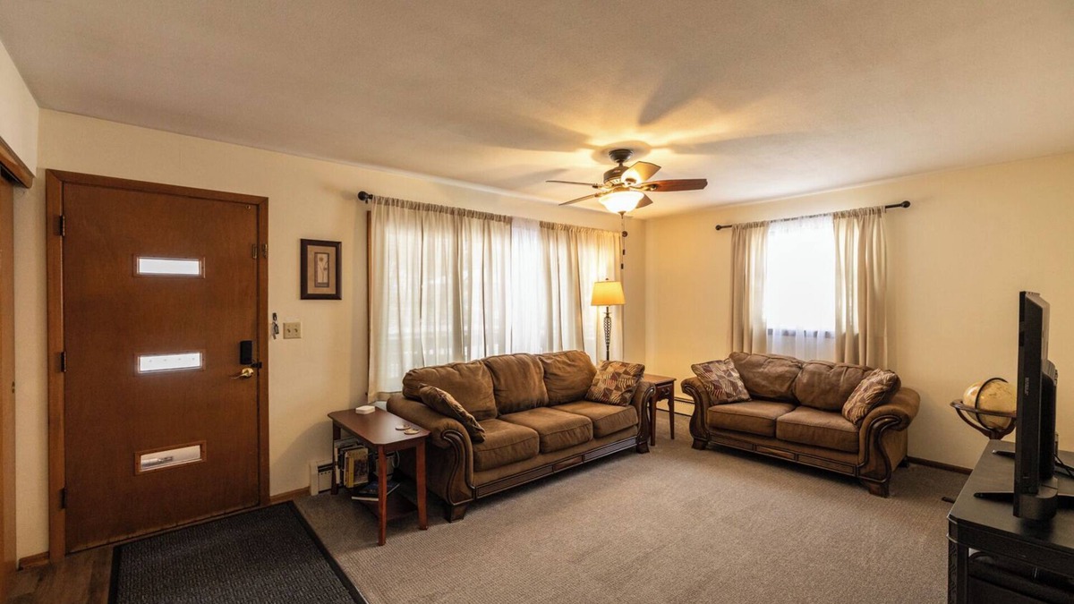 Rochester House | Quaint Home 2 miles from Mayo Handicap Accessible