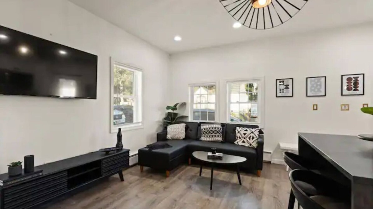 Lynn House | Quaint Home Near Boston & Salem with private yard