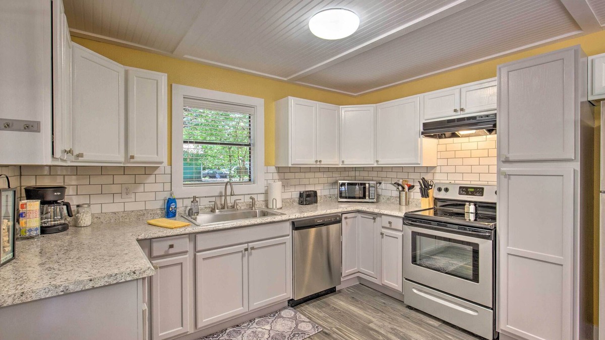 Emory House | Quaint Home w/Deck + Grill - Mins to Lake Fork!