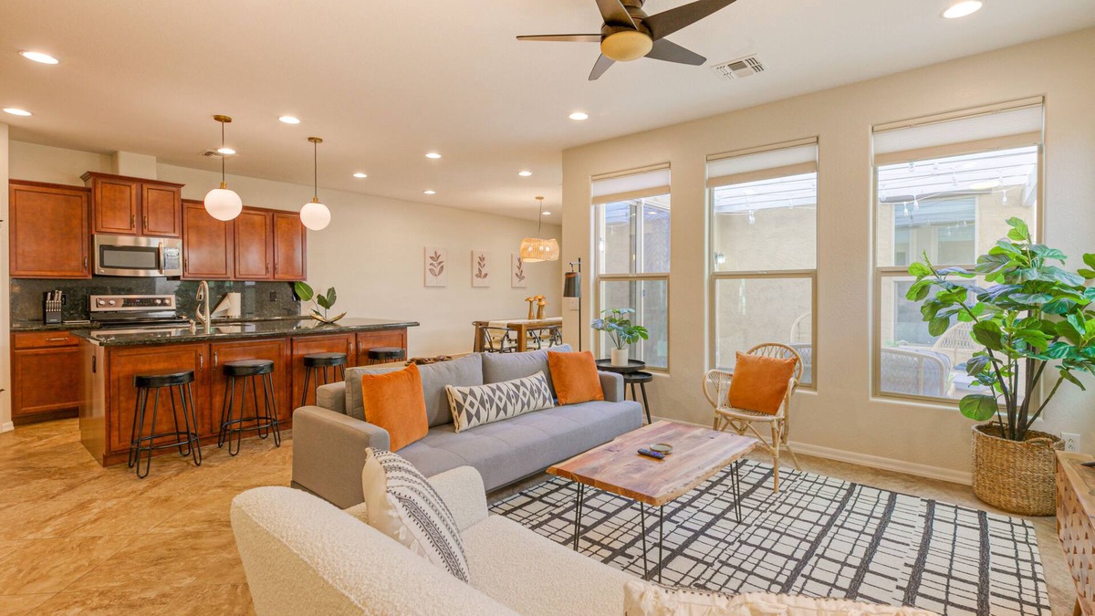 Provence House | Quaint home walking distance to Superbowl with patio, AC, W/D & pool access