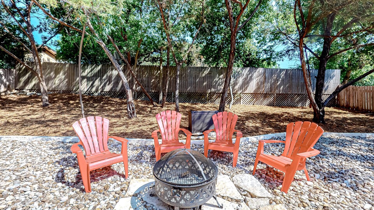 Apache Shores House | Quaint home with an enclosed yard, patio, fire bowl, washer/dryer, & central AC