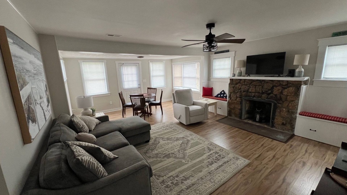 Sea Bright House | Quaint Home with Beach Access and NYC views