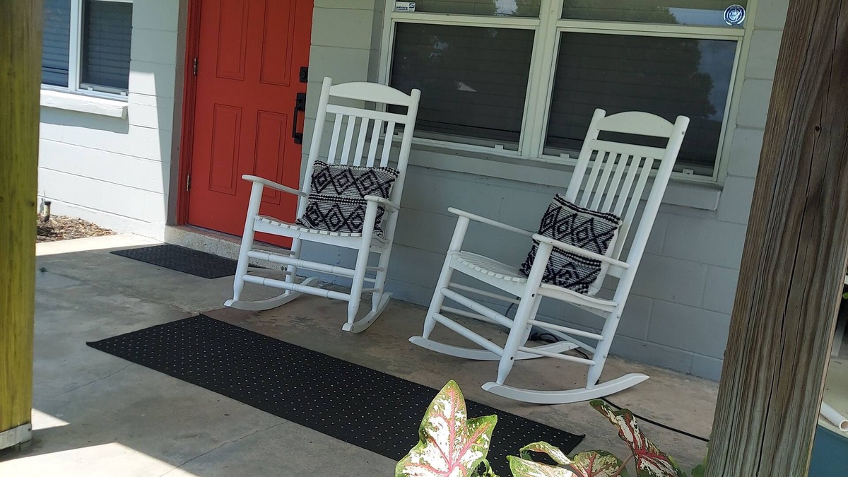 Sylvan Shores House | QUAINT HOME WITH VIEW OF LAKE CLAY ACROSS THE STREET FROM BOAT LAUNCH/DOCK