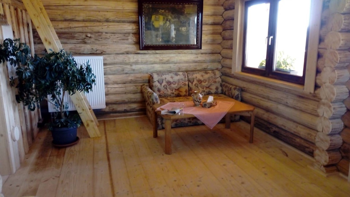 Grattersdorf Apartment | Quaint hut apartment at the horse farm with balcony