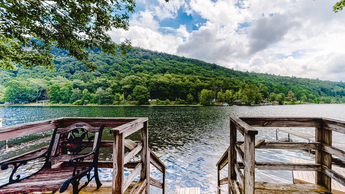 Poultney Cottage | Quaint lakefront home with great views & full kitchen