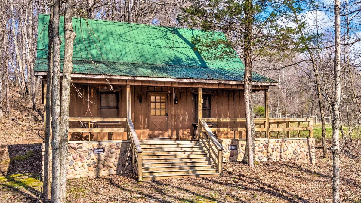 Hadley Cabin | Quaint 'Lakeside' Cabin w/Pond & Fire Pit!