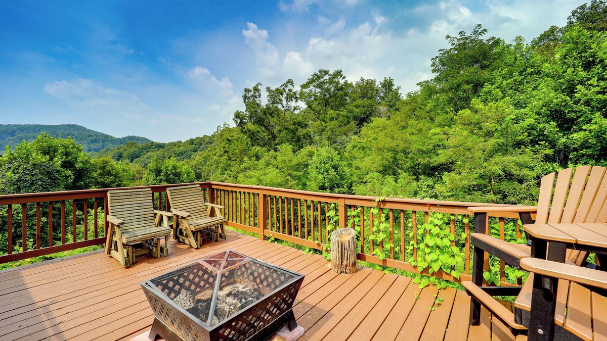Lenoir Cabin | Quaint Lenoir Cabin w/ Mountain Views & Fire Pits!