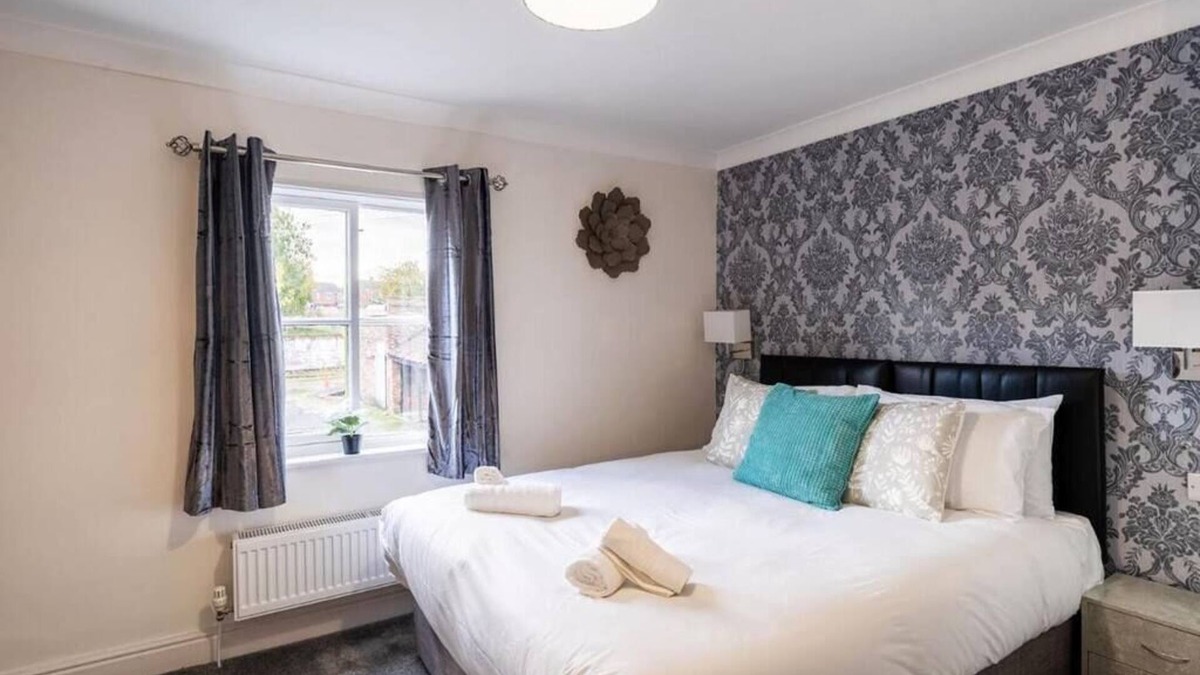 Barton-upon-Humber House | Quaint listed home in Barton