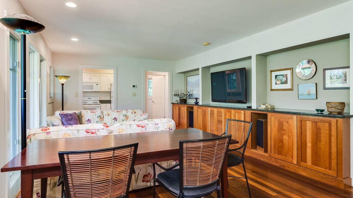 Batesville House | Quaint Loft Suite - Explore nearby Charlottesville and Wineries Dog Friendly