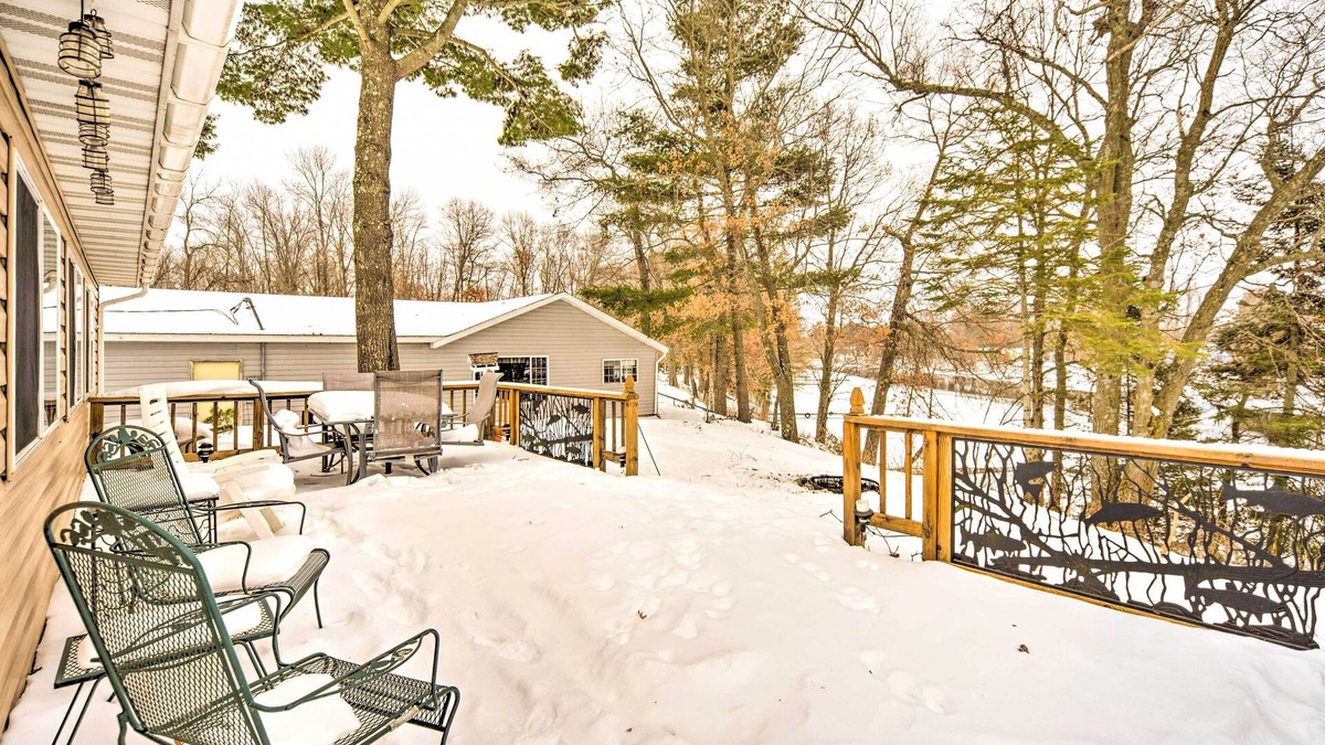 Mikana Cabin | Quaint Mikana Cabin w/ Red Cedar Lake Access!