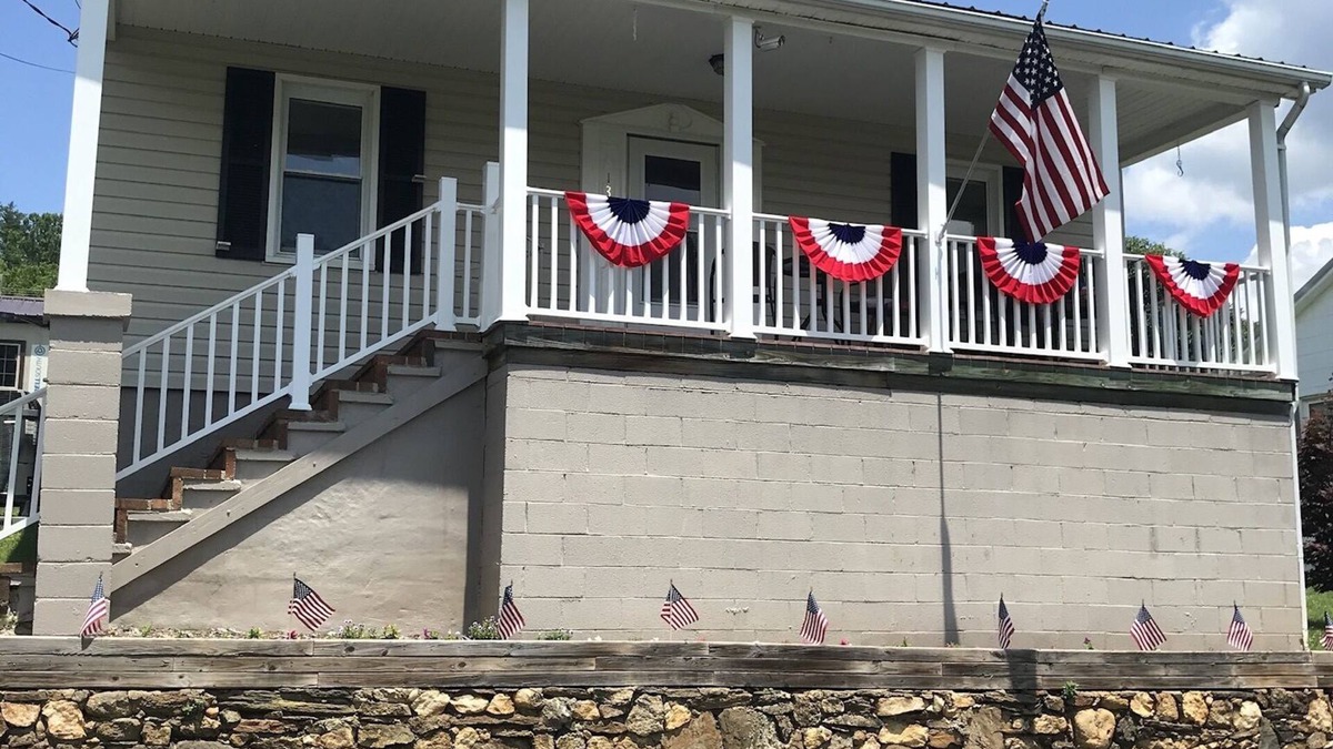 Fries Cottage | Quaint New River Cottage - Relax and enjoy nature’s beauty in Fries, VA