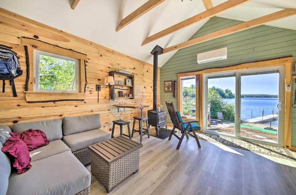 Oakland House | Quaint Oakland Getaway on East Pond Lake!