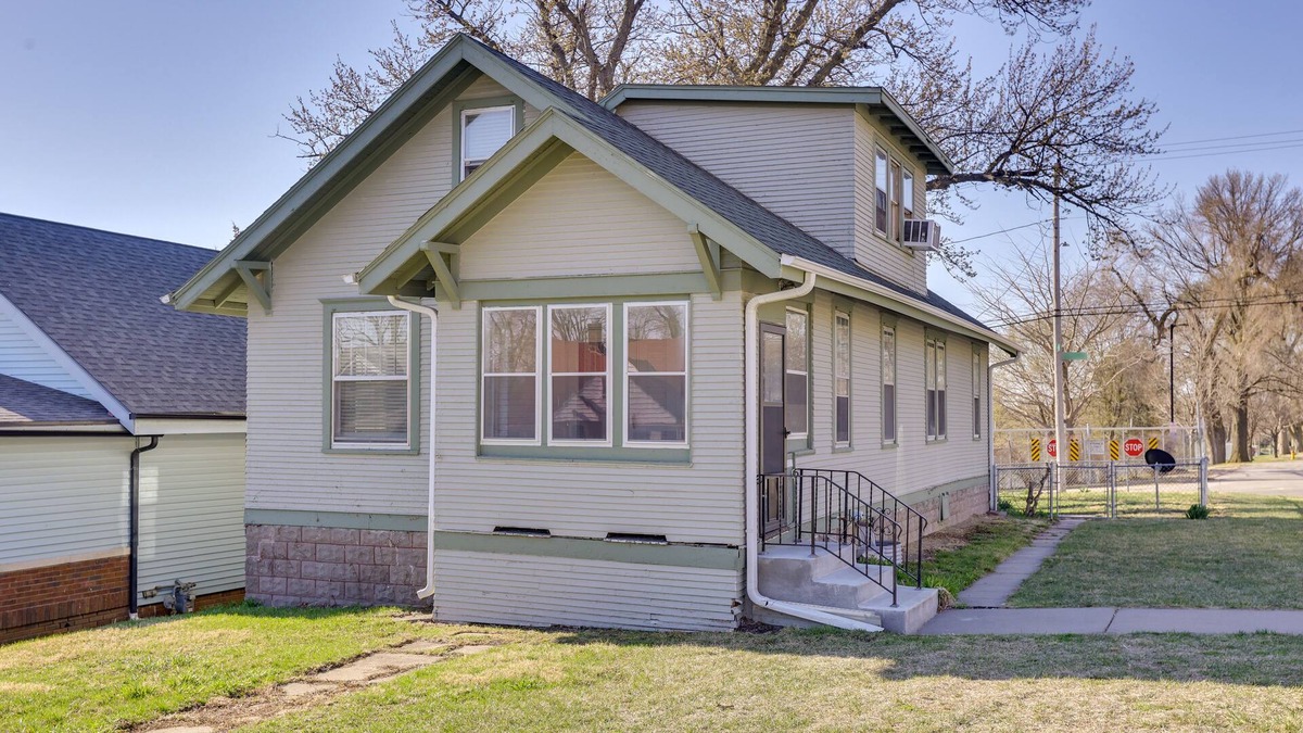 Omaha House | Quaint Omaha Home < 5 Mi to Downtown!