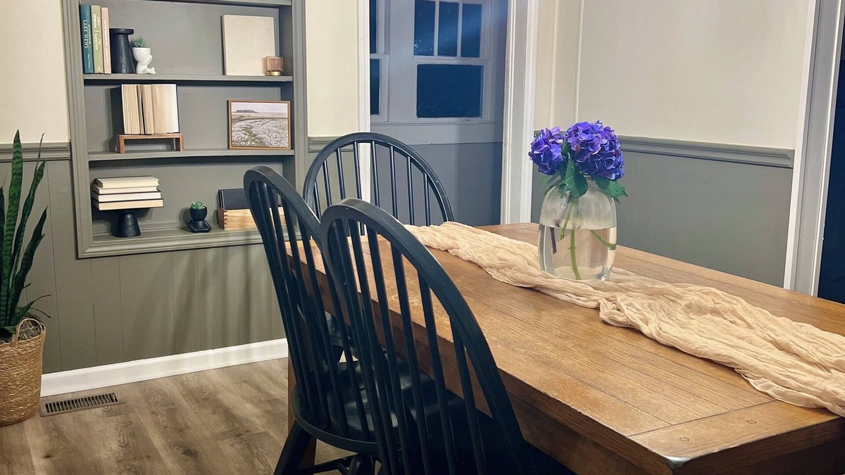 Bremen Cottage | Quaint, PET-FRIENDLY cottage in downtown Bremen-games for the fam/full kitchen