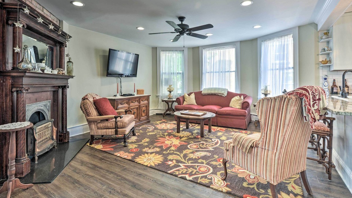 Bellevue House | Quaint Pittsburgh Pad w/ Deck: 5 Mi to Downtown!