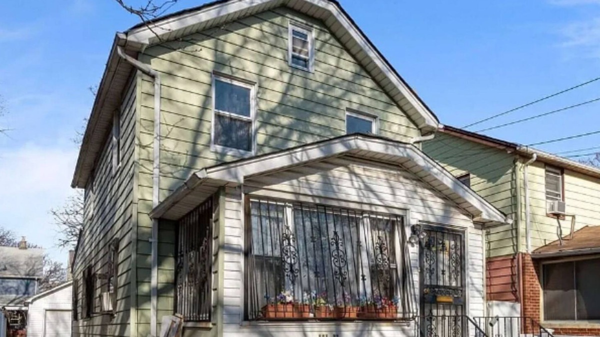 Queens House | Quaint private room in charming queens