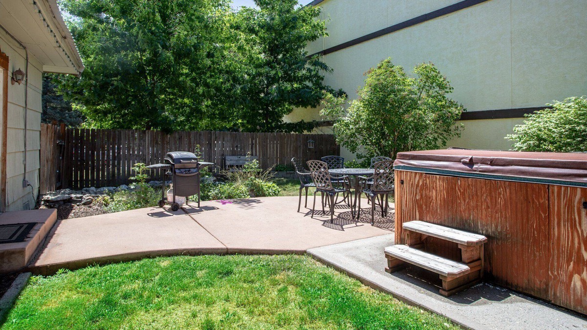 Leavenworth Cottage | Quaint Renovated Cottage In Downtown Leavenworth - Private, Fenced Yard Perfect for Dogs