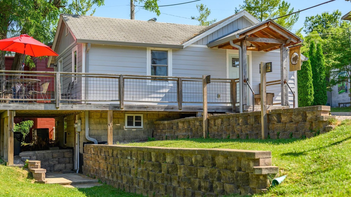 Nashville Cottage | Quaint, renovated cottage in Nashville!