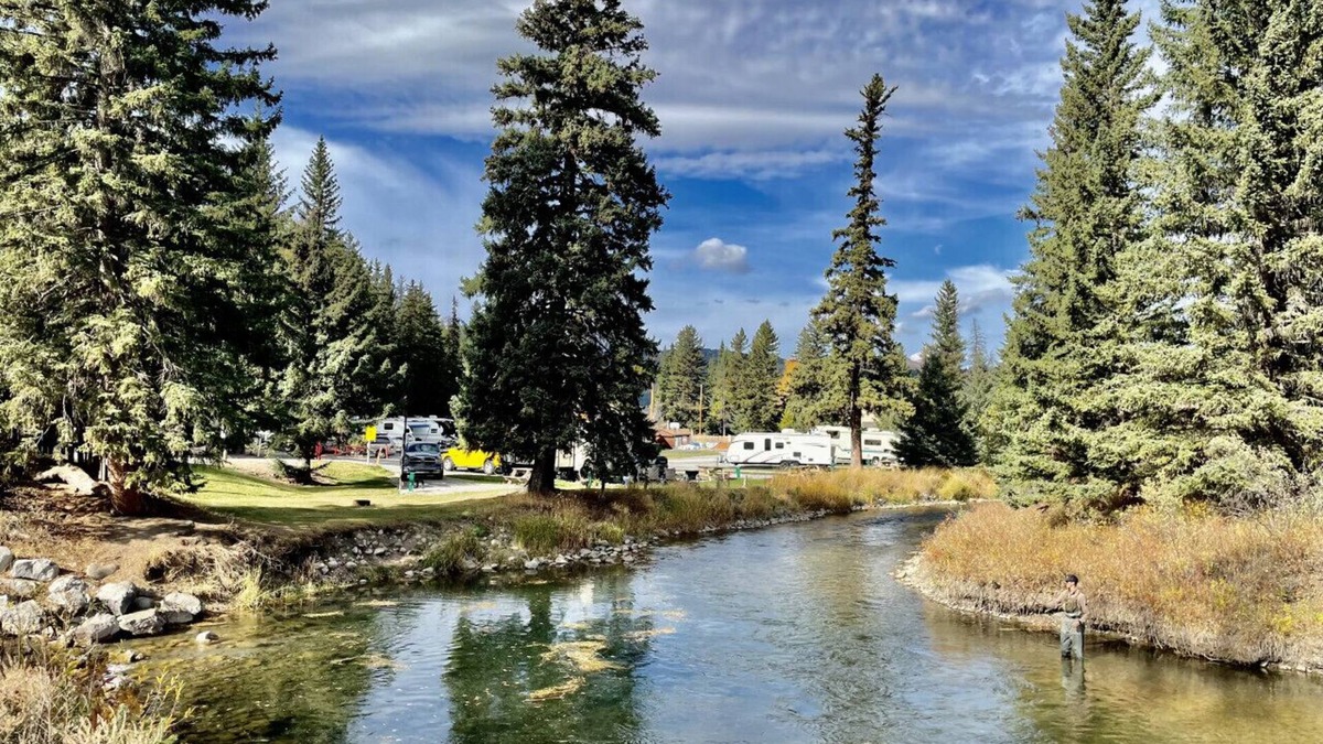 Blairmore Cabin | Quaint Riverside Cabin # 1