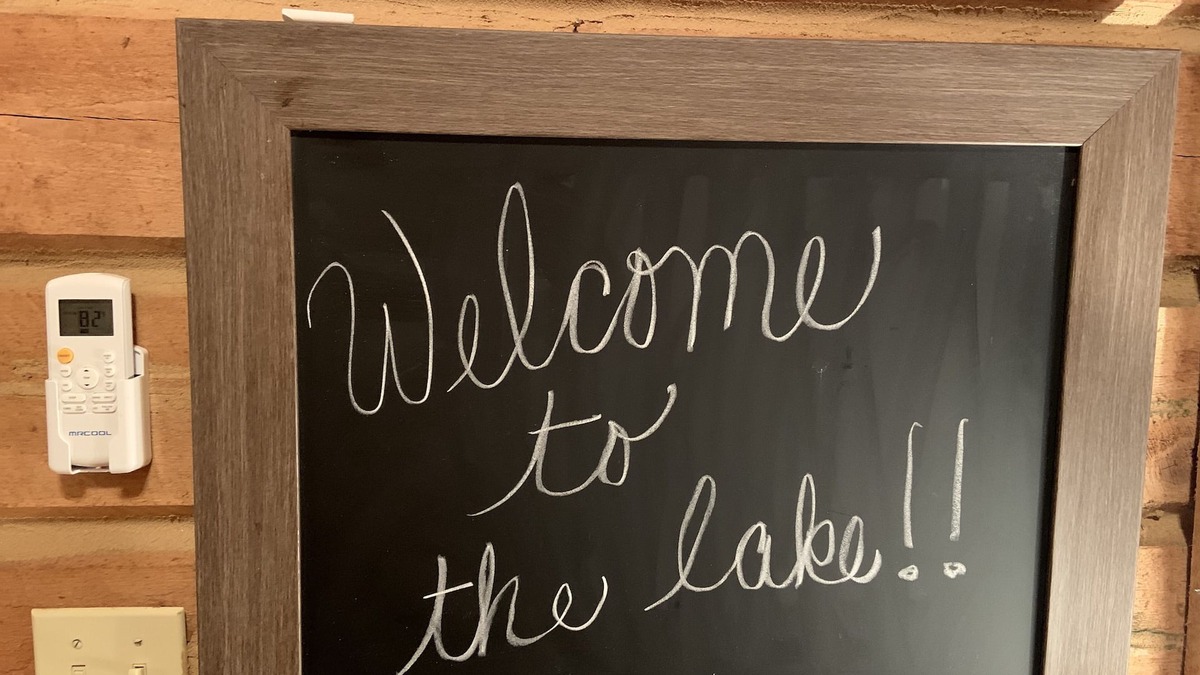 Flat Hollow Marina Cabin | Quaint, Rustic Lakefront Log Cabin on Wooded Lot at Norris Lake ,Private Dock!