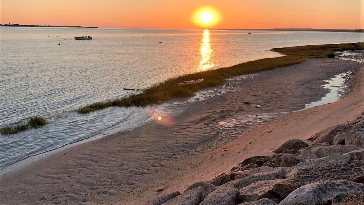 Barnstable House | Quaint Seaside Cottage